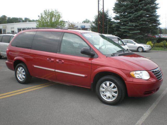 2006 Chrysler town and country lx minivan #2