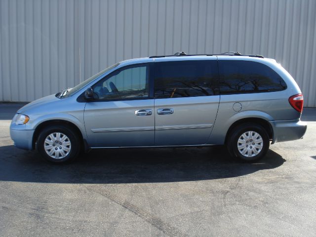 2005 Chrysler town country lx minivan #1